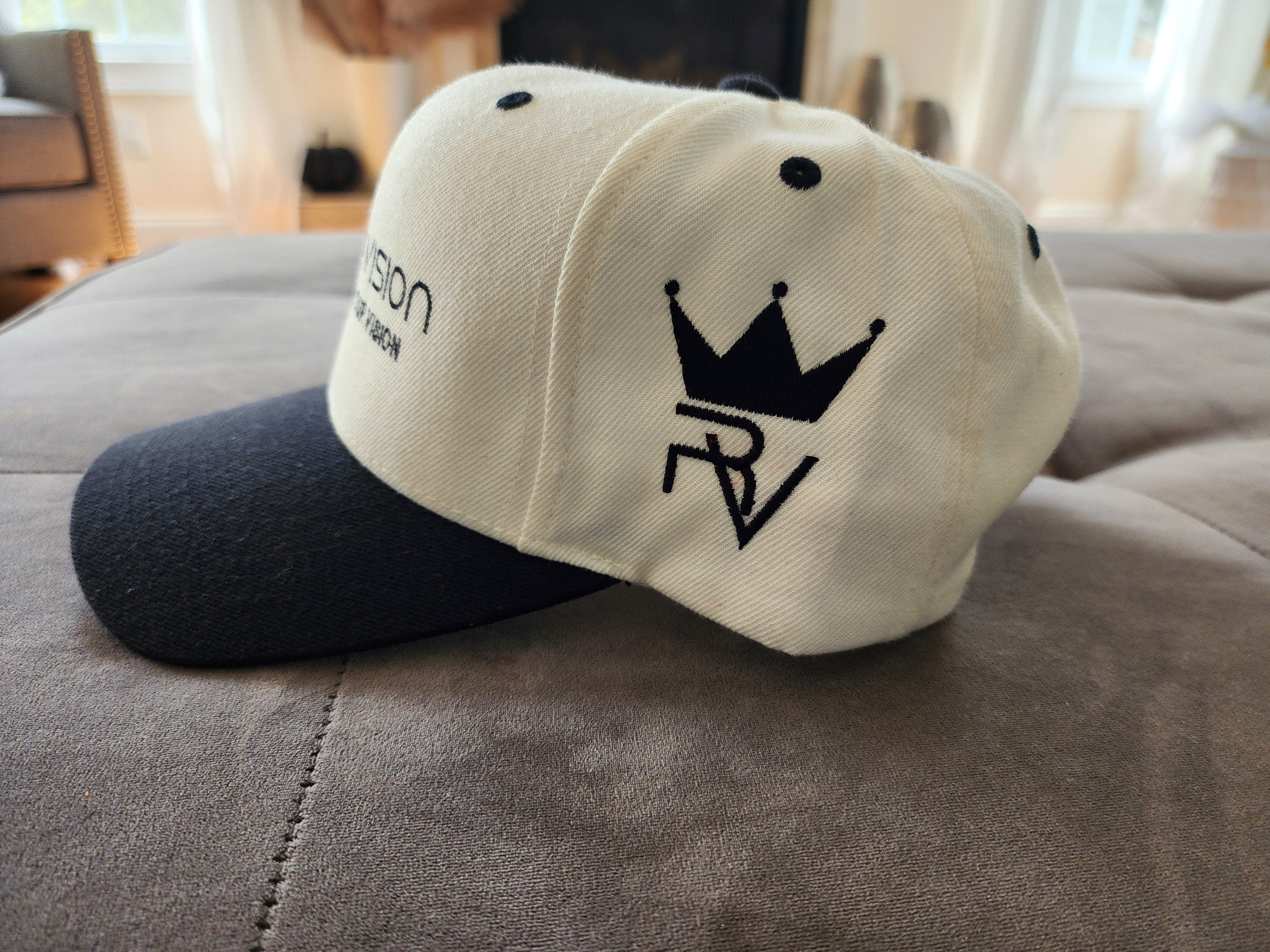 Royal vision Snapback (Black/Cream)