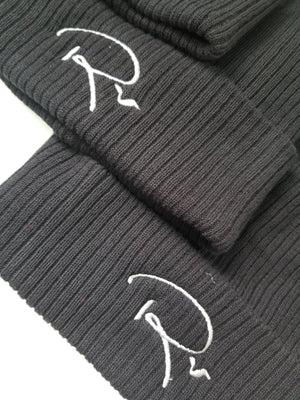 Rv Embroidery Beanie (Silver/Black)