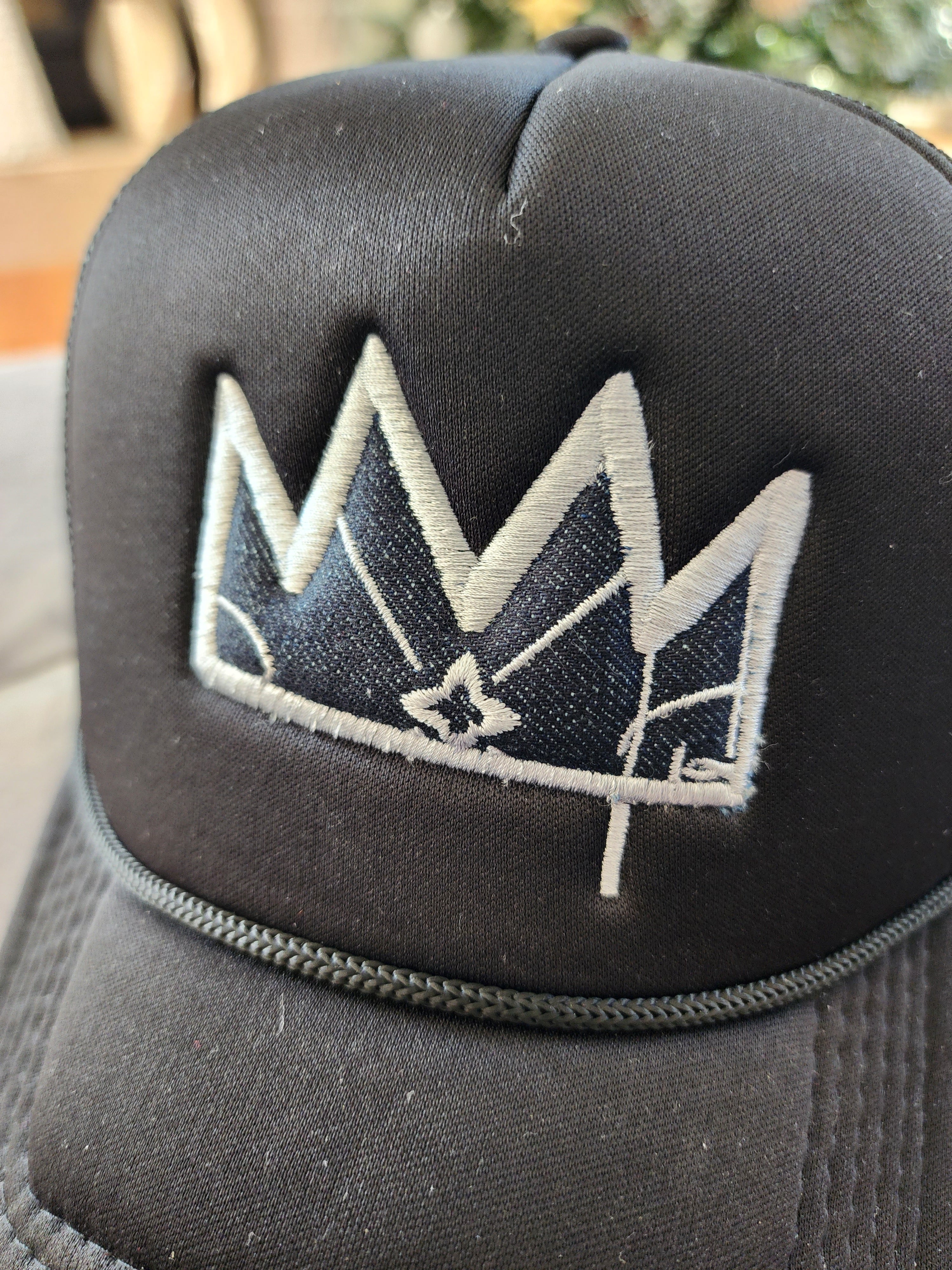 Drip Crown Tucker (Black)